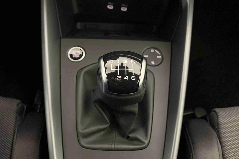 Novo Audi A3 Advanced 116 HP (85 kW) 2025 Cinzento Carrinha