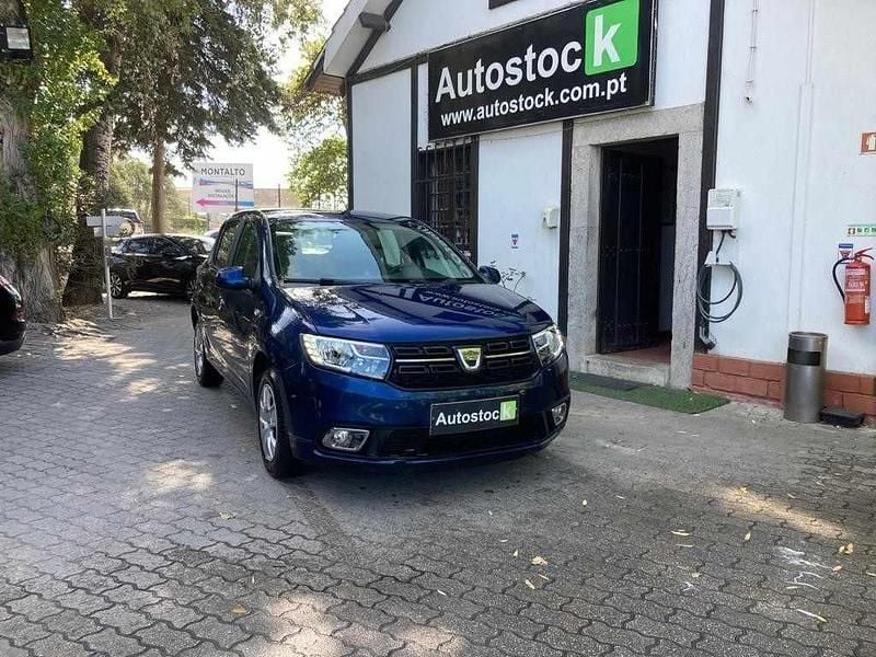 Azul Usado 2019 Dacia Sandero Comfort Citadino | € 9.990 (Caro) - Imagem 1/4