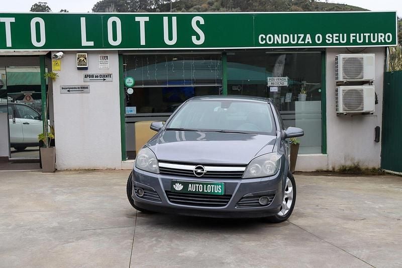 Cinza Usado 2007 Opel Astra Cosmo Citadino | € 5.970 (Caro) - Imagem 1/4