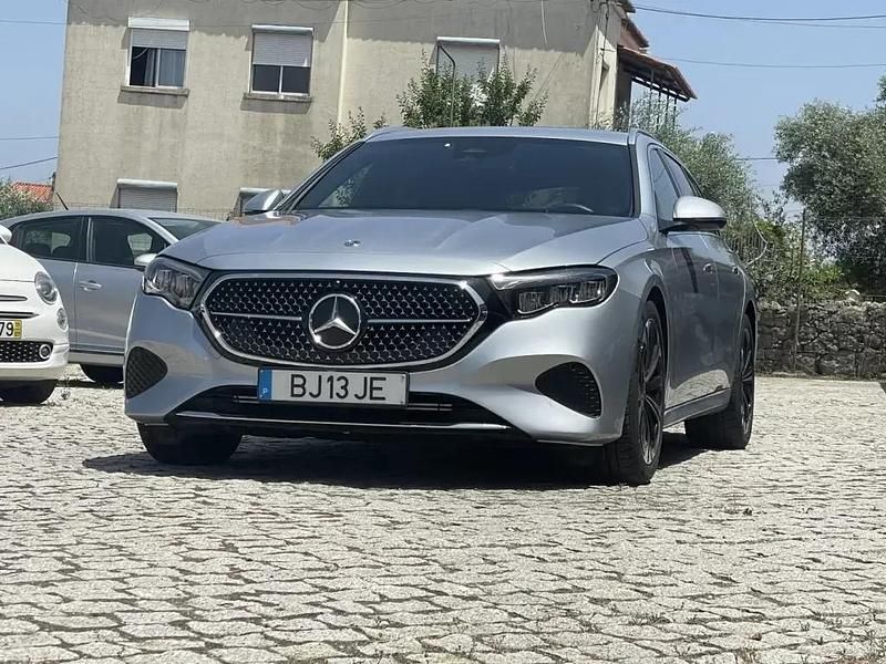 Usado Mercedes E300 313 HP (230 kW) 2024 Cinzento Carrinha