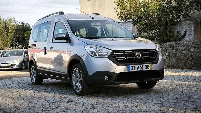 Usado Dacia Dokker Stepway 115 HP (84 kW) 2018 Cinzento Monovolume