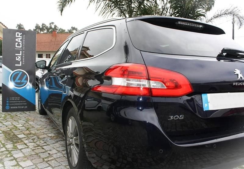 Usado Peugeot 308 SW 115 HP (84 kW) 2018 Azul Carrinha