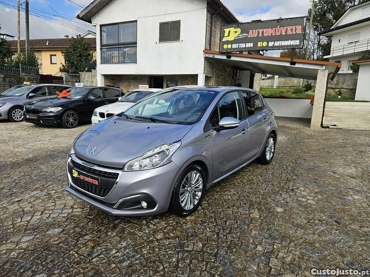 Cinza Usado 2019 Peugeot 208 Signature Sky Citadino | € 10.900 (Bom preço) - Imagem 1/1