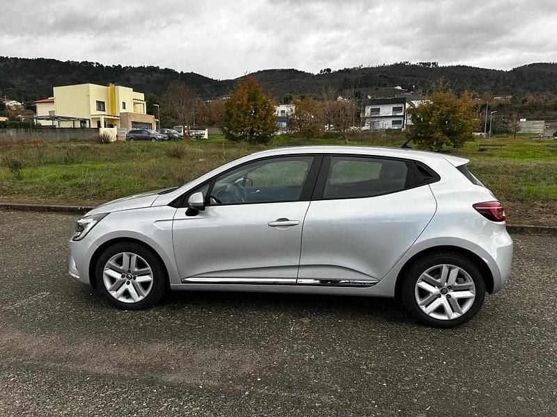 Usado Renault Clio V 86 HP (63 kW) 2021 Cinzento Citadino