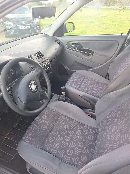 Usado Seat Ibiza 60 HP (44 kW) 2000 Sedan