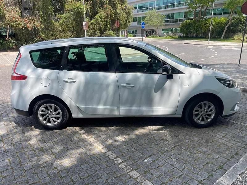 Branco Usado 2016 Renault Scénic III Monovolume | € 9.000 (Preço justo) - Imagem 1/4