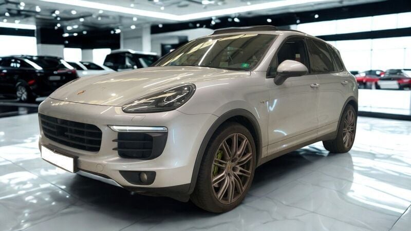 Cinza Usado 2015 Porsche Cayenne S E-Hybrid SUV | € 38.990 - Imagem 1/4
