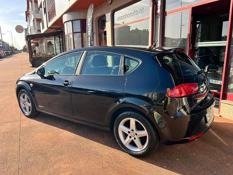 Usado Seat Leon 105 HP (77 kW) 2011 Preto Citadino