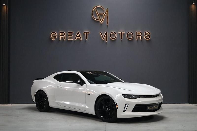 Branco Usado 2017 Chevrolet Camaro | € 40.000 - Imagem 1/4