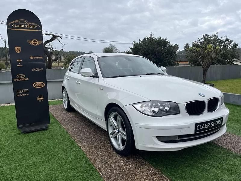 Branco Usado 2009 BMW 118 Sport Line Citadino | € 9.900 (Bom preço) - Imagem 1/4