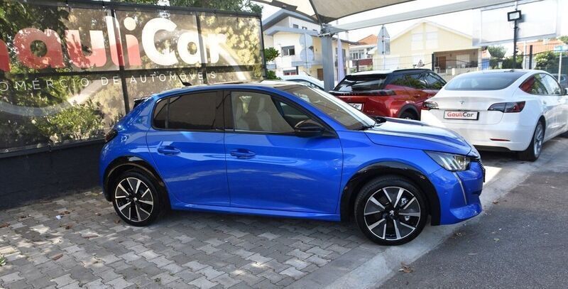 Usado Peugeot e-208 GT 100 kW (136 HP) 2020 Azul Citadino