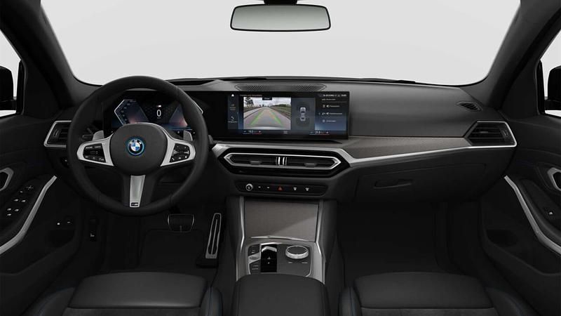 Usado BMW 320e Comfort Edition 204 HP (150 kW) 2024 Preto sapphire metalizada Sedan