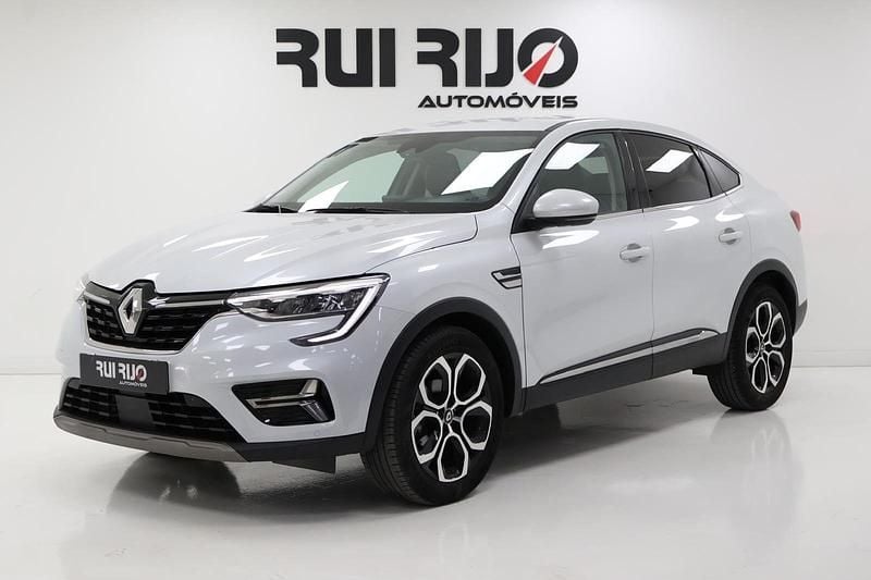 Branco (metalizado) Usado 2022 Renault Arkana Techno SUV | € 26.500 (Preço justo) - Imagem 1/4