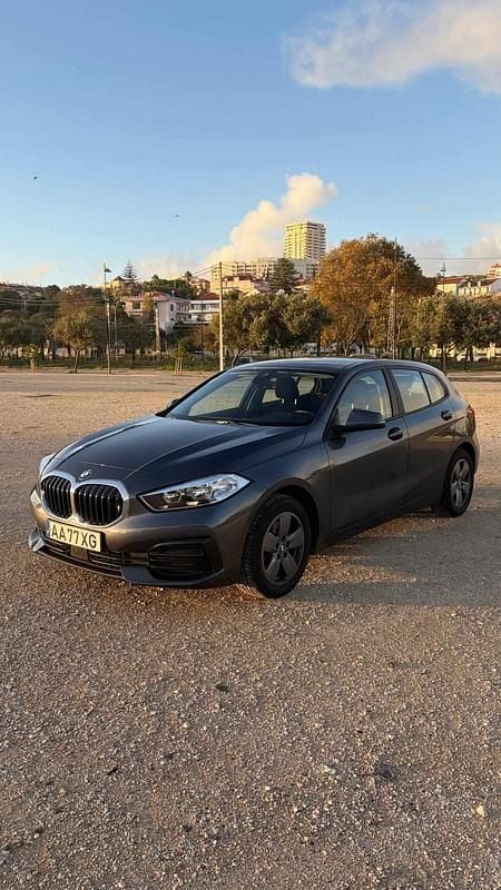 Cinzento Usado 2020 BMW 116 Citadino | € 19.980 (Super Preço) - Imagem 1/4