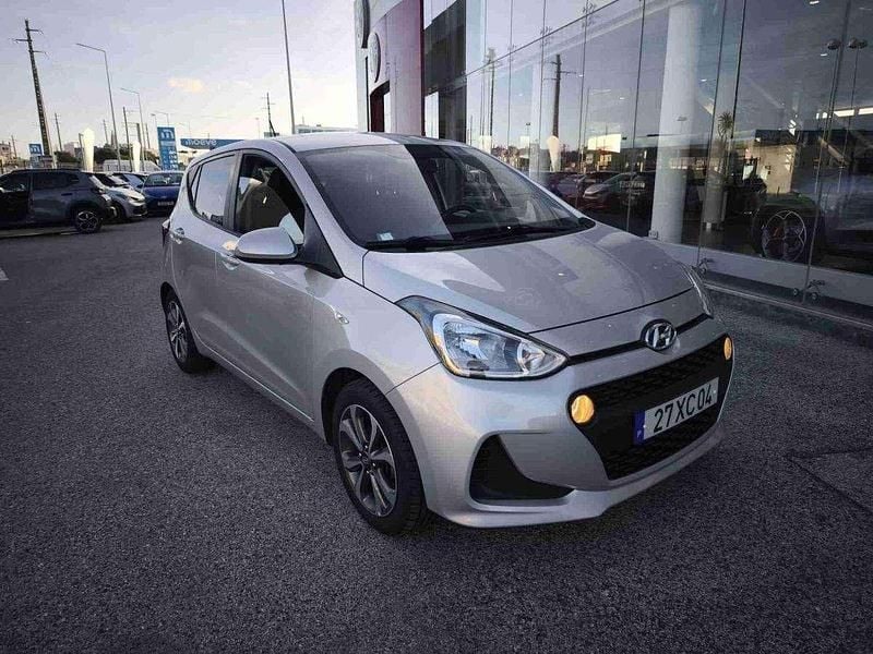 Usado Hyundai i10 Comfort 66 HP (48 kW) 2019 Cinzento Citadino