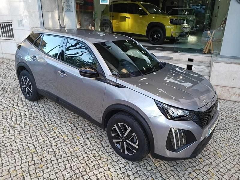 Usado Peugeot 2008 102 HP (75 kW) 2025 Cinzento SUV
