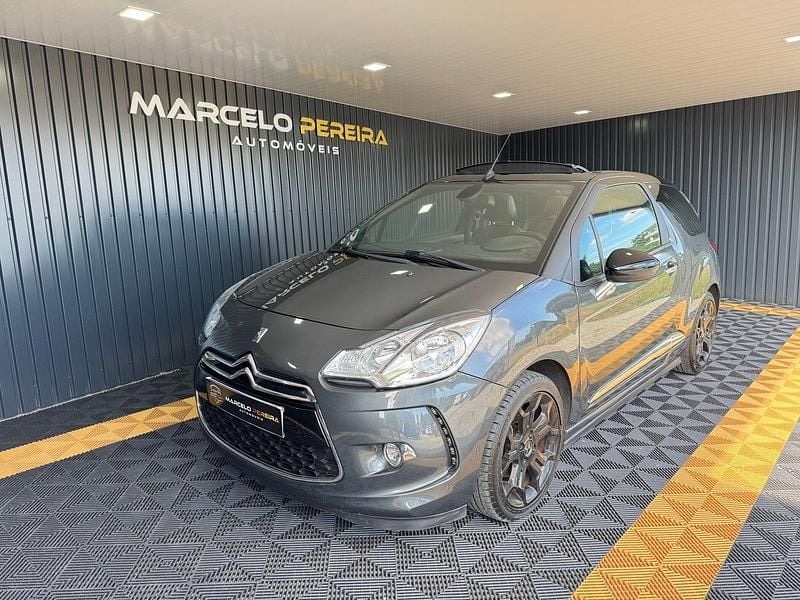 Cinza Usado 2013 Citroën DS3 Cabriolet Sport Chic Cabrios | € 13.500 - Imagem 1/4