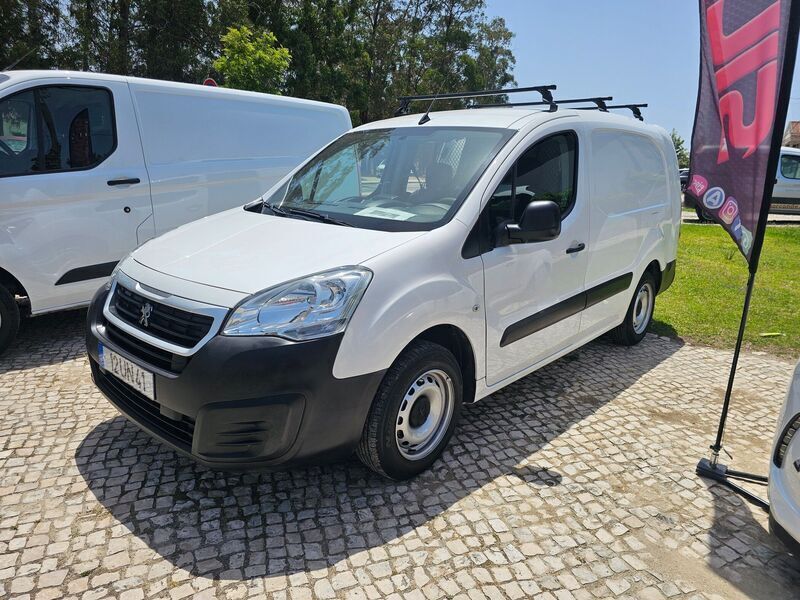 Branco Usado 2018 Peugeot Partner Premium Monovolume | € 11.890 (Preço elevado) - Imagem 1/4