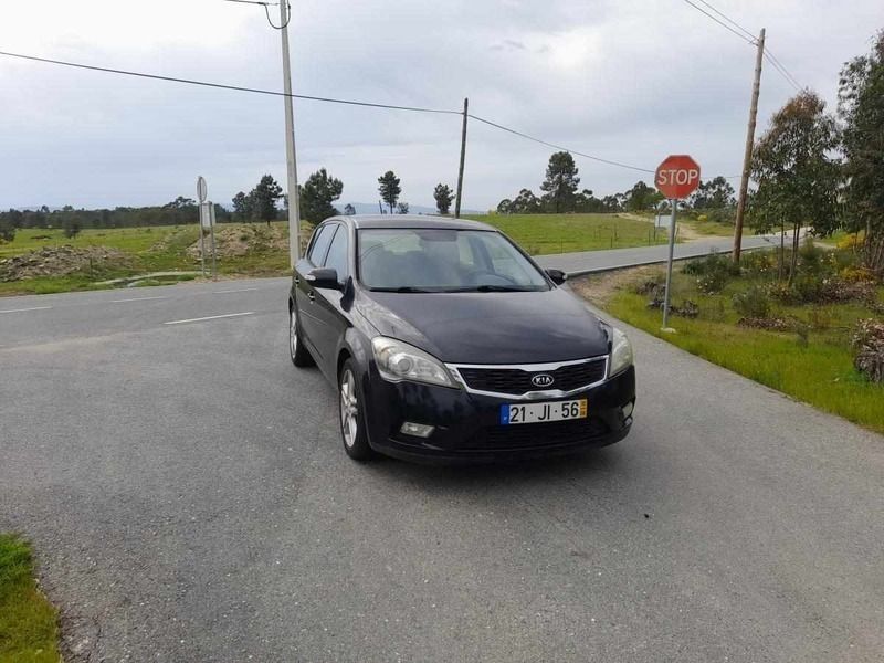 Preto Usado 2010 Kia Ceed Carrinha | € 6.150 (Preço justo) - Imagem 1/4