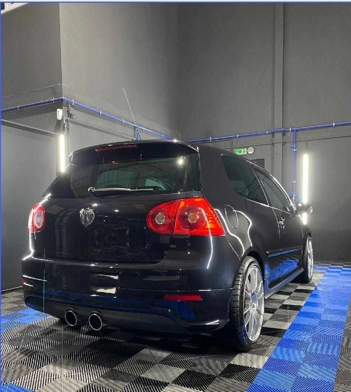 Preto Usado 2006 VW Golf V Citadino | € 12.750 (Preço justo) - Imagem 1/4