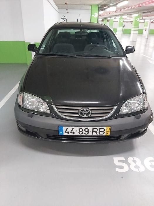 Usado 2001 Toyota Avensis Sedan | € 1.890 - Imagem 1/4