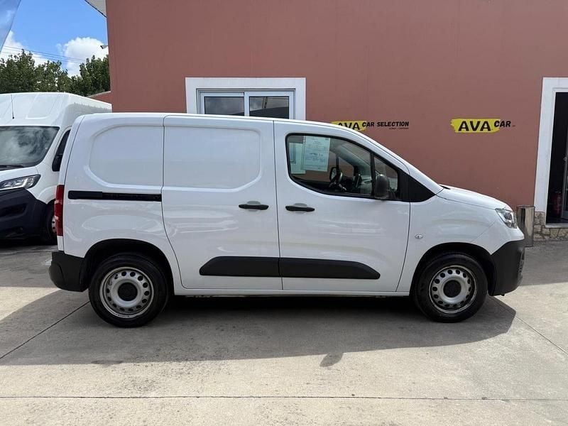 Branco Usado 2023 Fiat Doblò Monovolume | € 16.990 (Preço justo) - Imagem 1/4