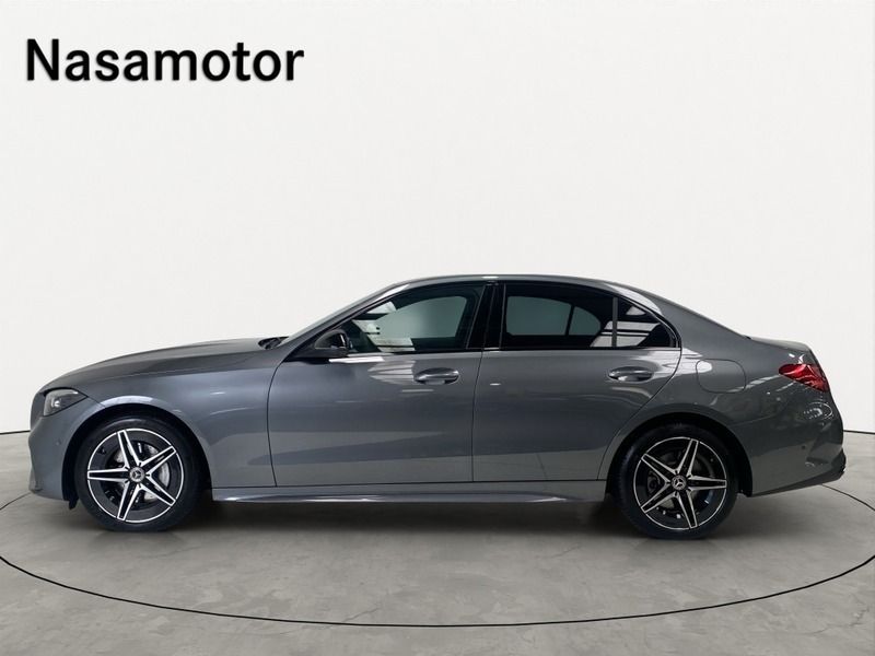 Usado Mercedes C300 313 HP (230 kW) 2024 Cinzento escuro metalizado Sedan