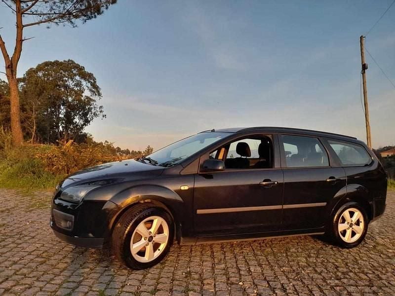 Usado Ford Focus 80 HP (58 kW) 2007 Preto Carrinha
