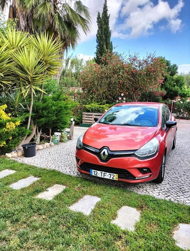 Usado Renault Clio IV 90 HP (66 kW) 2017 Vermelho Citadino