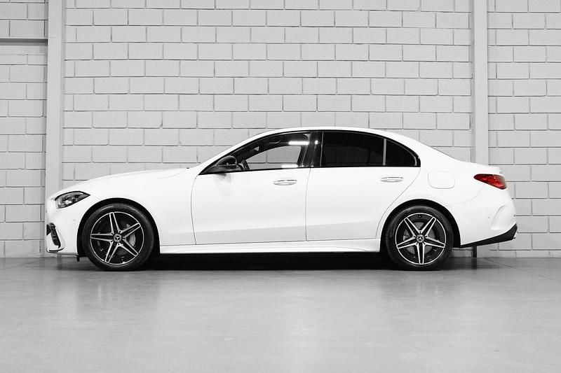Usado Mercedes C300 AMG line 313 HP (230 kW) 2022 Branco Sedan