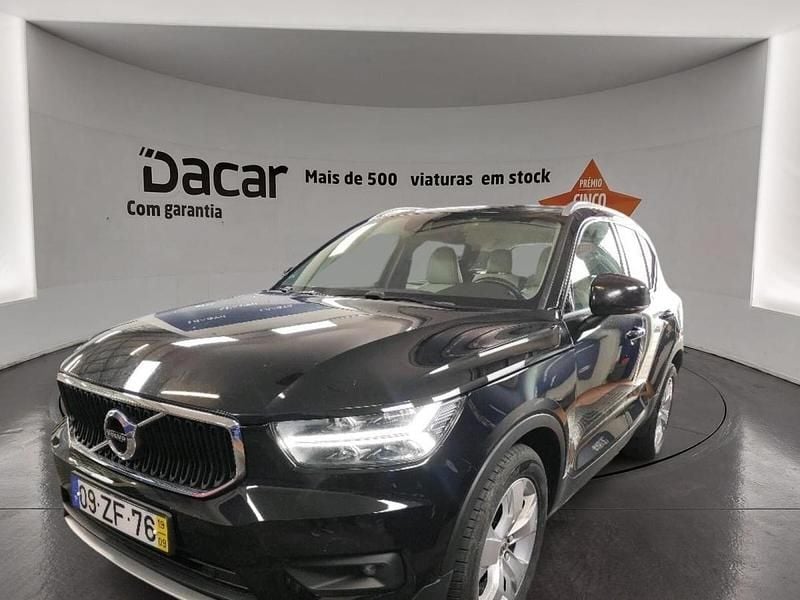 Preto Usado 2019 Volvo XC40 Momentum SUV | € 25.599 (Preço justo) - Imagem 1/4