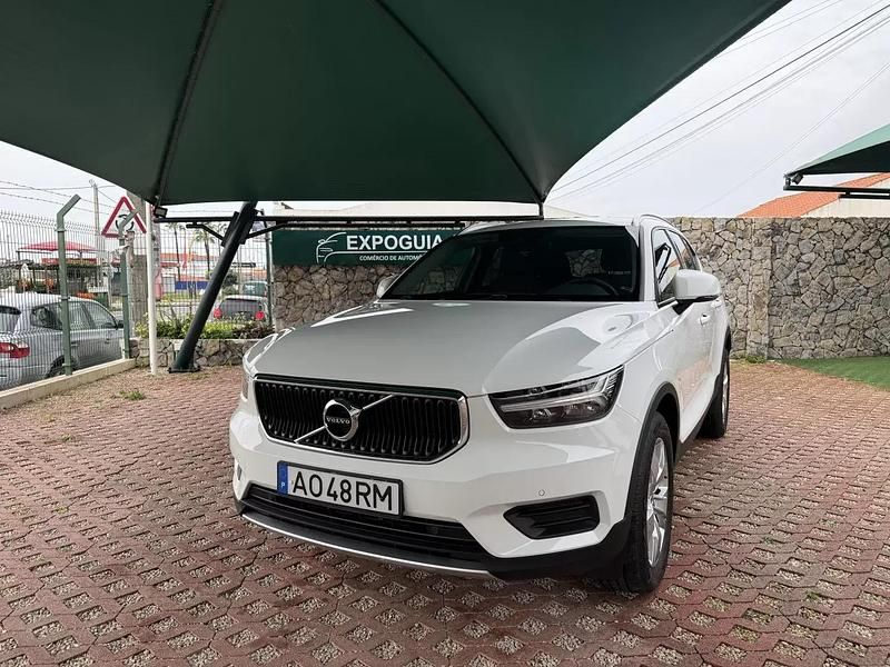Usado Volvo XC40 Momentum 163 HP (119 kW) 2022 Branco SUV