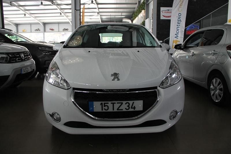 Branco Usado 2013 Peugeot 208 Citadino | € 8.000 (Preço justo) - Imagem 1/4