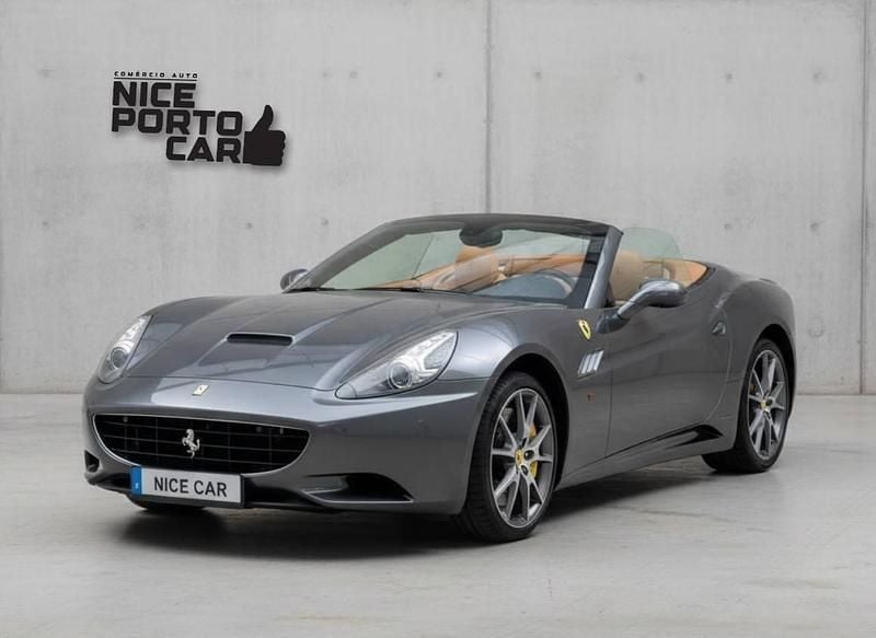 Cinzento Usado 2011 Ferrari California Cabrios | € 109.900 - Imagem 1/4