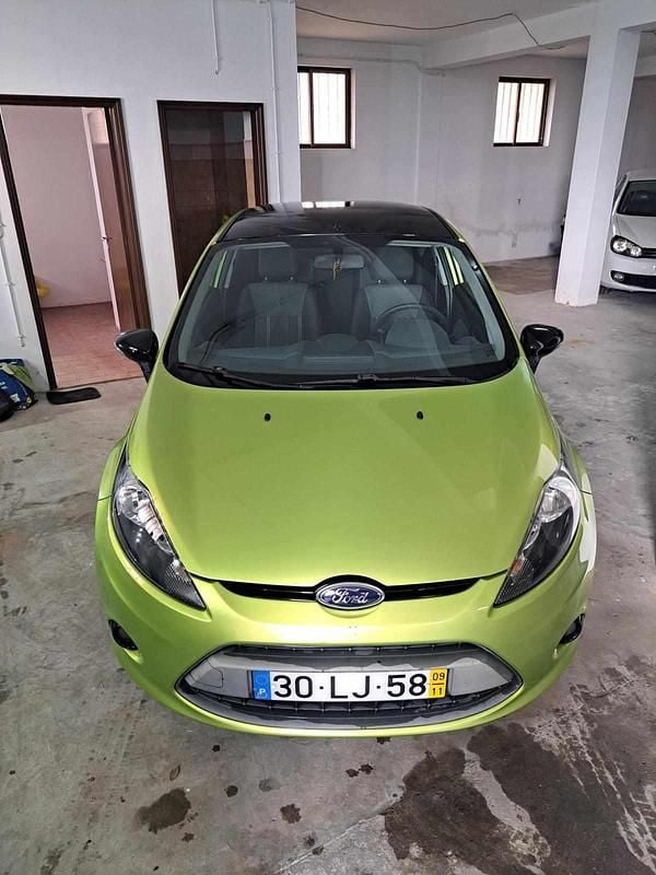 Usado Ford Fiesta 90 HP (66 kW) 2009 Verde Citadino