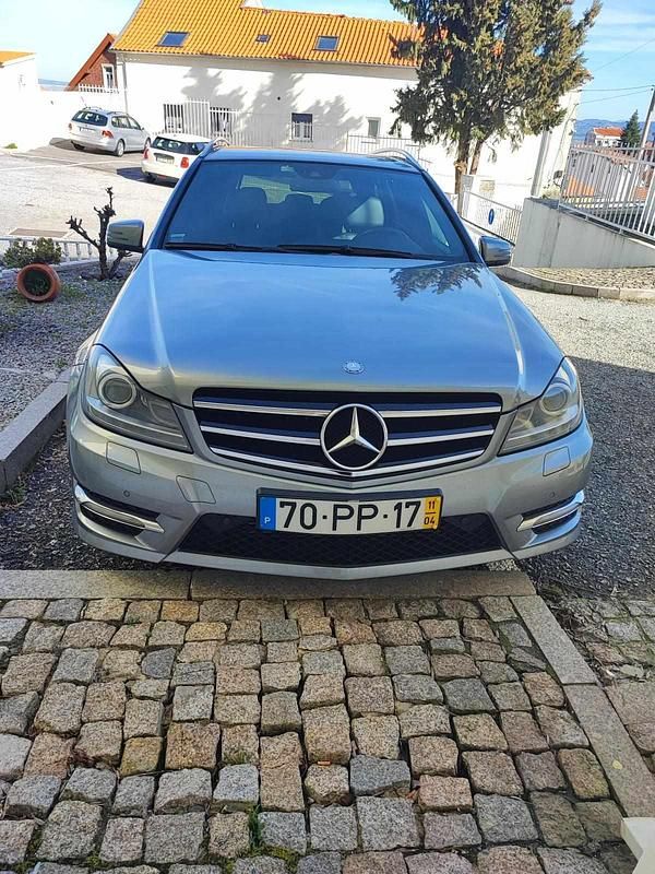 Usado Mercedes C200 136 HP (100 kW) 2011 Cinzento Carrinha