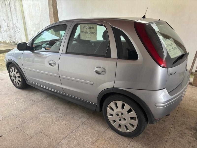 Cinzento Usado 2004 Opel Corsa Citadino | € 4.000 (Preço justo) - Imagem 1/4