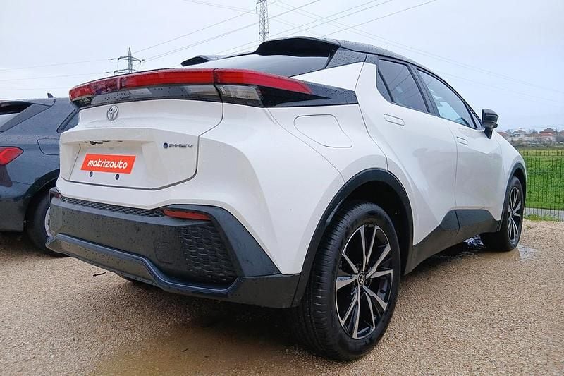 Novo Toyota C-HR Advance 223 HP (164 kW) 2025 SUV