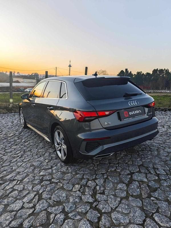 Usado Audi A3 116 HP (85 kW) 2023 Cinzento Citadino