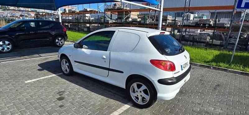 Usado Peugeot 206 68 HP (50 kW) 2006 Branco Citadino