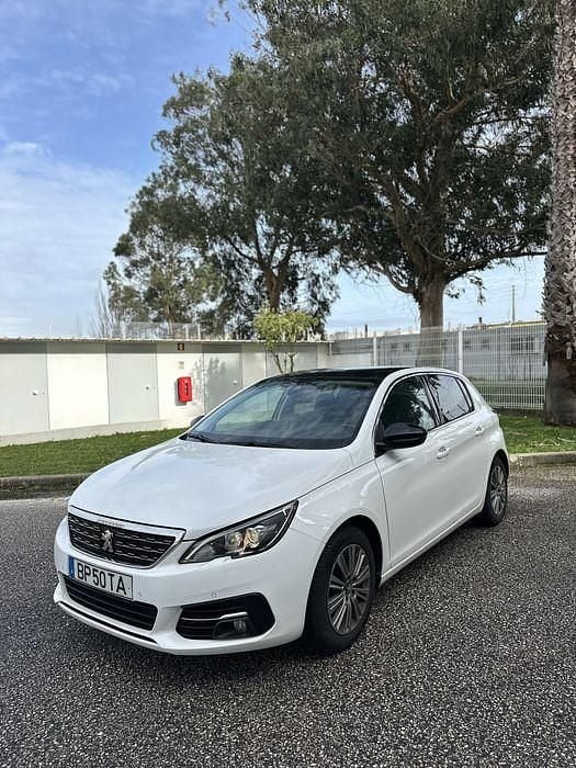 Usado Peugeot 308 Allure 130 HP (95 kW) 2019