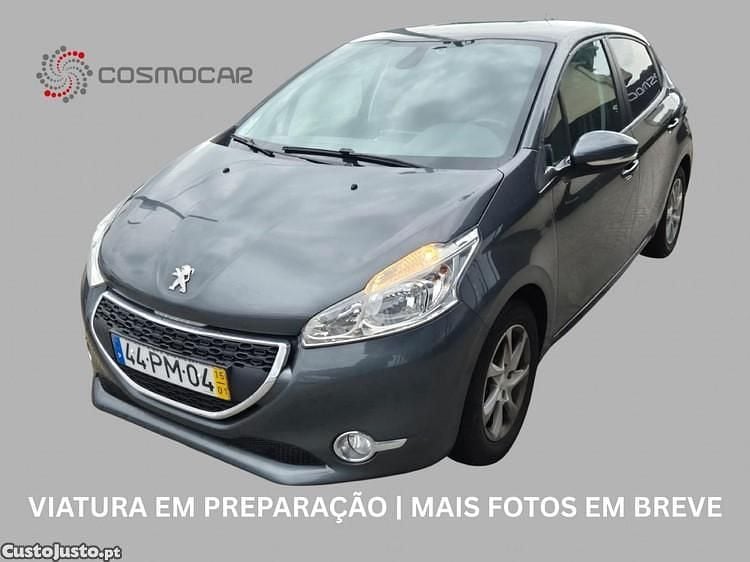 Cinza Usado 2015 Peugeot 208 Citadino | € 8.700 (Preço justo) - Imagem 1/1