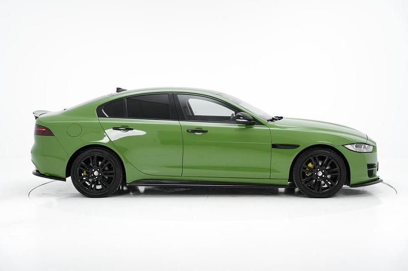 Usado Jaguar XE 180 HP (132 kW) 2016 Verde Sedan