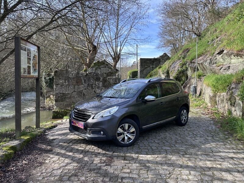 Cinza Usado 2016 Peugeot 2008 Allure SUV | € 10.990 (Preço justo) - Imagem 1/4
