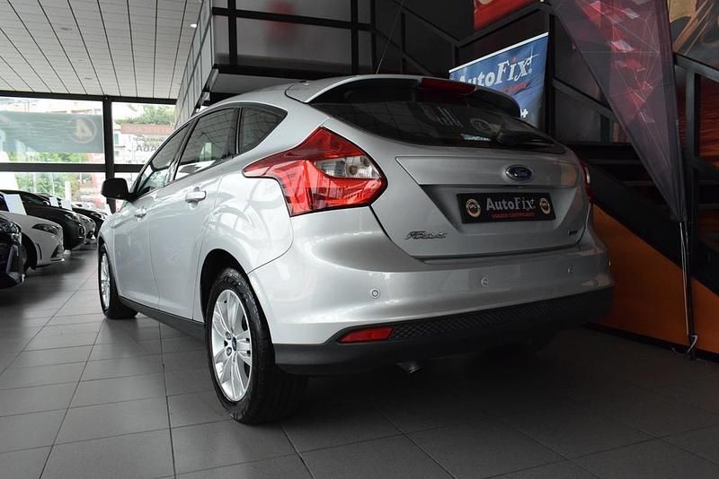 Usado Ford Focus Trend 95 HP (69 kW) 2012 Cinzento Citadino
