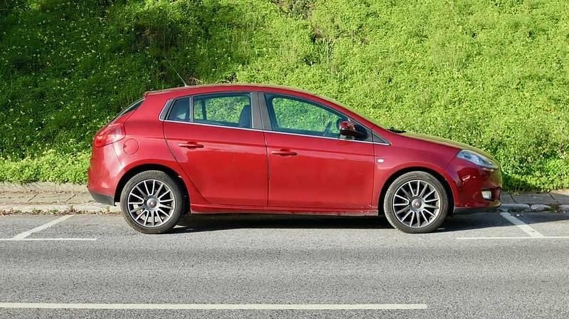 Usado Fiat Bravo 120 HP (88 kW) 2010 Vermelho Citadino