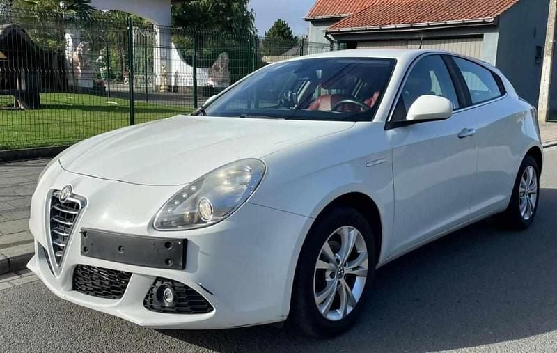 Branco Usado 2013 Alfa Romeo Giulietta | € 9.950 - Imagem 1/4