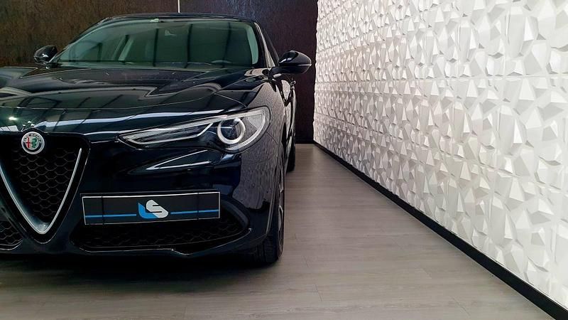 Usado Alfa Romeo Stelvio Super 210 HP (154 kW) 2019 Preto SUV