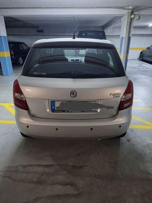 Usado Skoda Fabia 75 HP (55 kW) 2008 Sedan