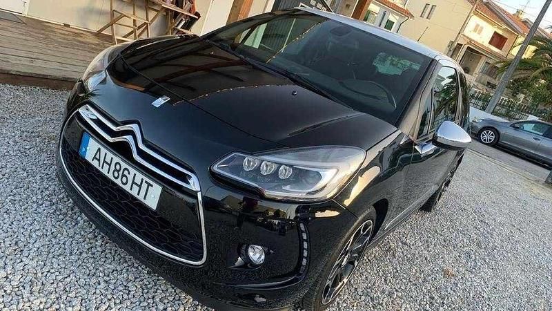 Usado Citroën DS3 Sport Chic 115 HP (84 kW) 2015 Preto Citadino